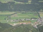 Paragliding Fluggebiet ,,riesiege Landewiese in Haus mit Windsack