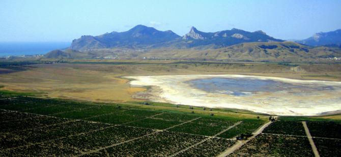 a view from south take-off to the valley (vineyards, Black sea, salted lake...)