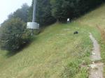 Paragliding Fluggebiet Europa » Schweiz » Schwyz,Urmiberg,Startplatz Süd (unmittelbar östlich der Bergstation). Die Terassierung verhindert das Abrutschen des ausgelegten Schirms. (02.09.07)
