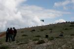 Paragliding Fluggebiet Asien » Türkei,Manisa,Startpatz 1375m mit Fernsehteam im Vordergund