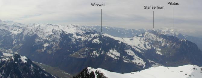 Blick Richtung Westen mit den Fluggebieten Pilatus, Stanserhorn und Wirzweli