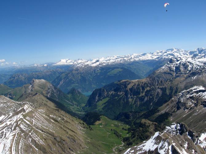 Mai 2007.
Haldigrat mit Blickrichtung Osten (Klausenpass).