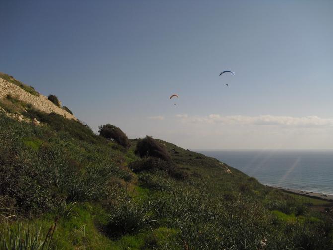Fast drei Stunden soaren an Zyperns Südküste.
Das Video entstand im Februar 2011:

http://www.youtube.com/watch?v=TgC9hVUfN6w&list=UUy3jIbKNWslSmYRwETu20Bw&index=10&feature=plcp