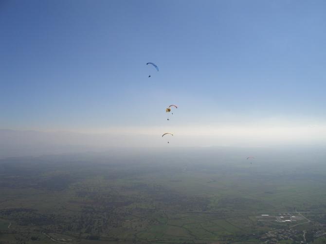 Hier trägt es auch im Herbst noch spitze, Blick auf die vorgelagerte Ebene im Süden.