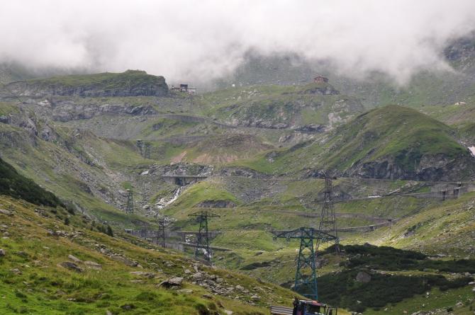 Links neben der Seilbahn-Bergstation ist der Startplatz