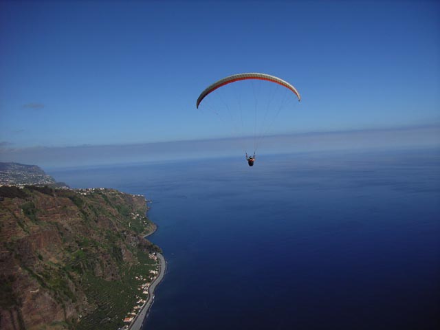 Hoch über der Südküste Madeiras, auf nach Funchal, 20km immer geradeaus,