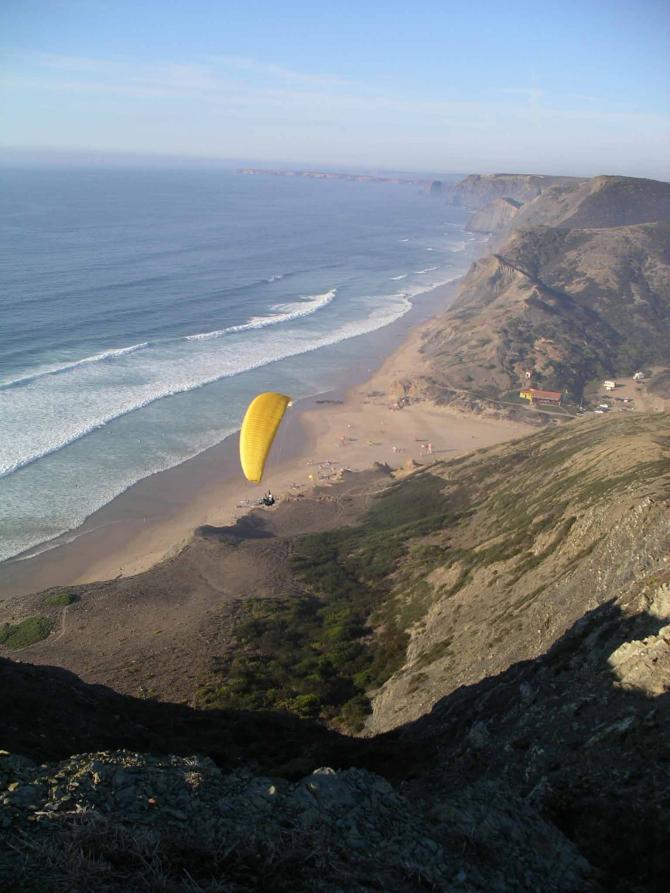 Praia Cordoama und die start- & 1andbaren Gelände-Terrasse darüber, Sept.2004, T.Uhlmann