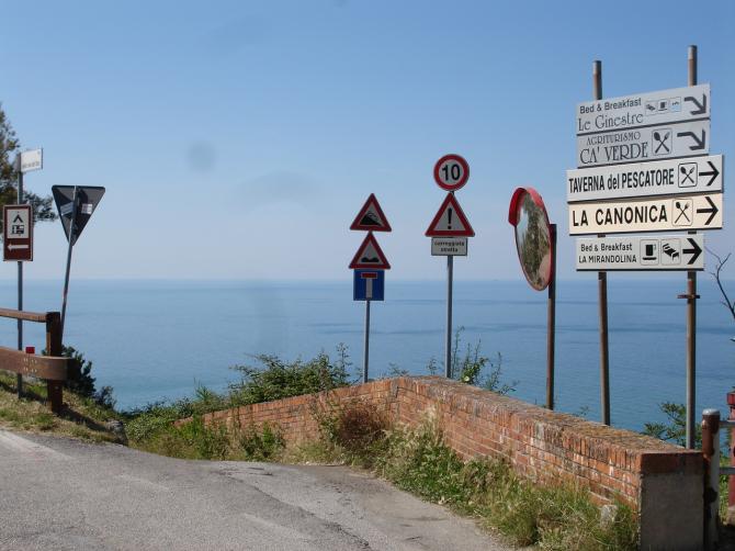 hier gehts runter zum Startplatz (sehr enge Straße)