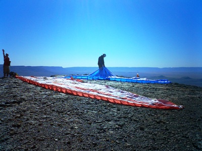 Auslegen auf dem felsigen Startplatz am Nomad Trail.