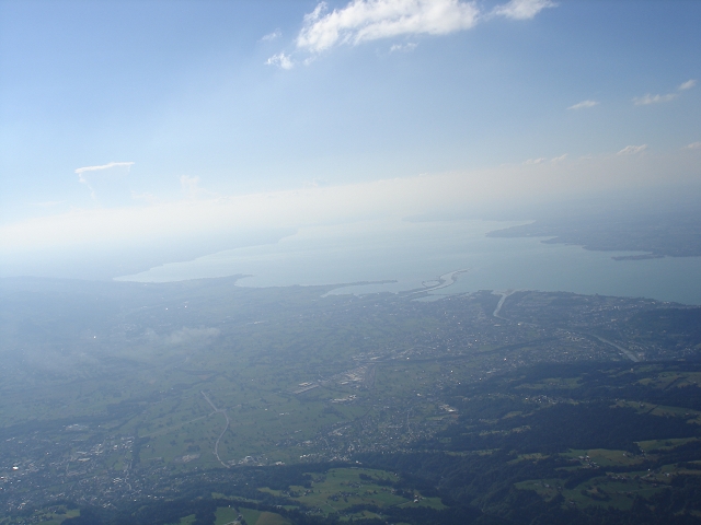 Blick auf Bregenz und den Bodensee.-