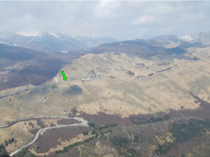 Der Blick auf den Berg mit dem Startplatz.