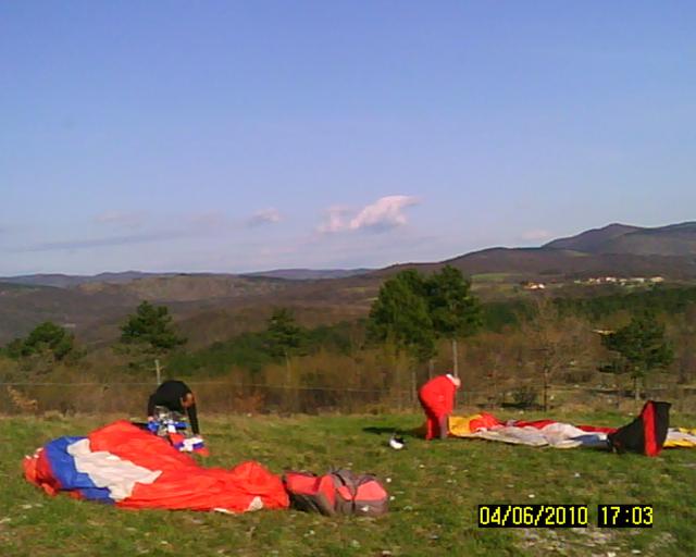 Blick vom Startplatz Richtung Nordost, im Hintergrund rechts die Ausläufer vom Grmada Slavnik (1028m)
