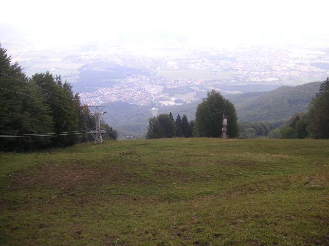 Startplatz...relativ steiles unebenes Gelände.