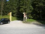 Paragliding Fluggebiet Europa » Italien » Venetien,Duca d'Aosta,Hier muß man abbiegen, um mit dem Auto zu Duca d'Aosta zu fahren. Kein Verbostschild. Straße fast ganz asphaltiert, letztes Stück Schotter. Den Schotterteil kann man auch gehen in 15-20 Minuten.