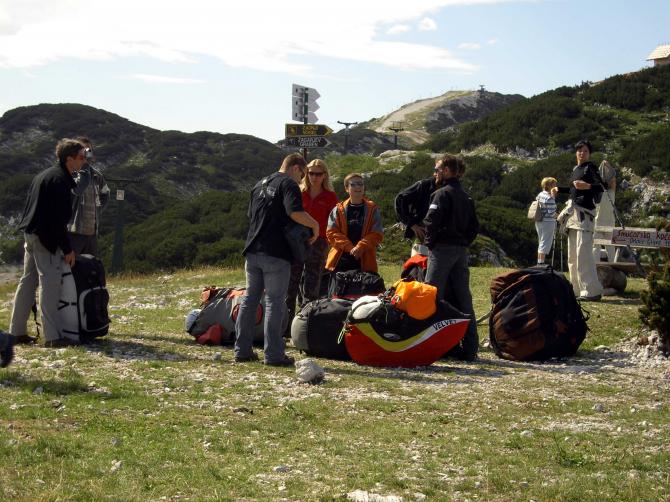 briefing der schule alti-paralotnie.pl auf dem startplatz vogel, tamara ist einfach die beste
