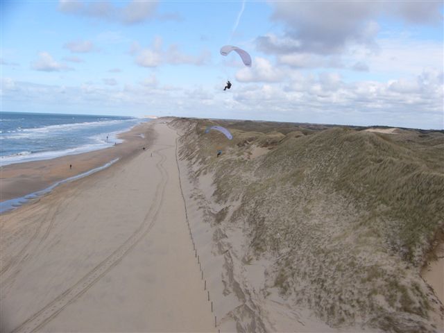 Ein Tag am Meer mit LittleCloud
und dem neuen Spiruline.
Tolle Düne zum Testen und Soaren
Infos unter:
www.littlecloud.de