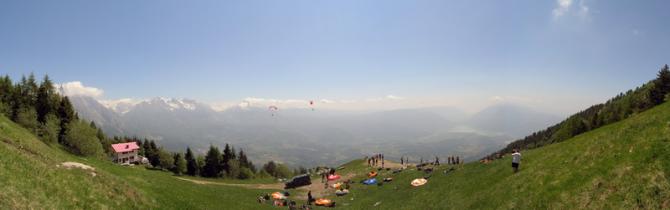 Landeplatz-Panorama auf dem Dolada! Betrieb am Wochenende.

Hochauflösendes Panorama unter:

http://www.tommis-web.de/Urlaub/Italien-Fara2009/Unbenannt-91.jpg