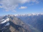 Paragliding Fluggebiet Europa » Schweiz » Tessin,Santa Maria Calanca,Oberhalb des Startplatzes mit Blick Richtung San Bernardino mit der A13 unten links
