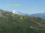 Paragliding Fluggebiet Europa » Schweiz » Wallis,Fiesch - Kühboden/Eggishorn,Startplatz (Pfeil -mit Gleitschirm); ca 15min Abstieg von der Sesselbahn aus