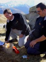 Paragliding Fluggebiet Europa » Schweiz » Wallis,Steibenkreuz-Bellwald,...ein Fondue-Picknick auf dem Gipfel, denn...