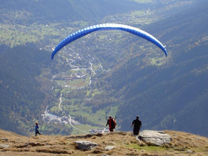 Start mit Blick nach Fiesch und mit den eingezeichneten Landeanflügen