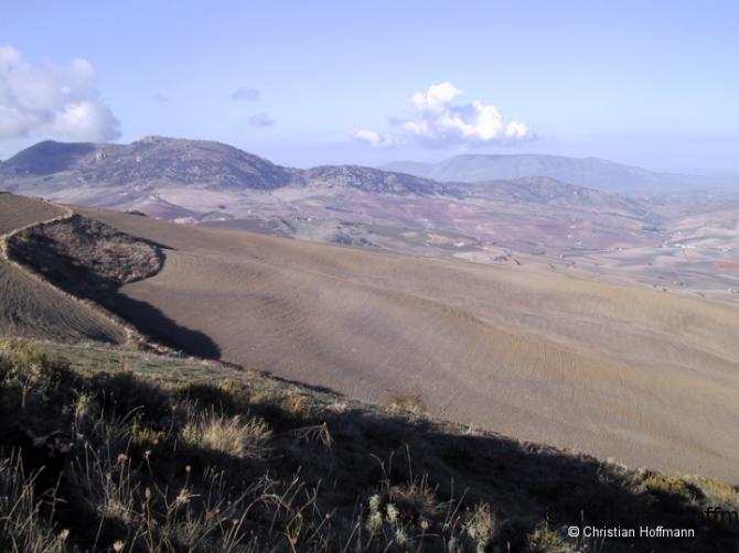 Blick vom Soaringgebiet Rond la Vieja in Richtung Westen, ganz hinten ist der Sierra de Lijar (Flugberg bei Aldogonales) zu sehen