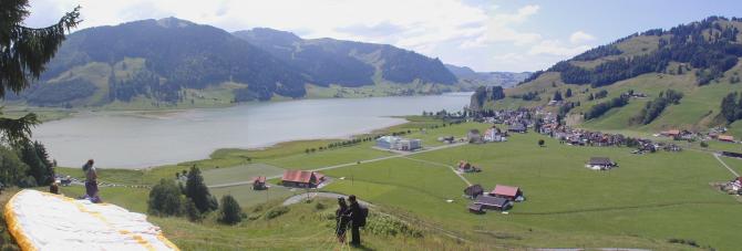 Aussicht am Start; im Hintergrund das (Bisen-) Fluggebiet "Hummel"