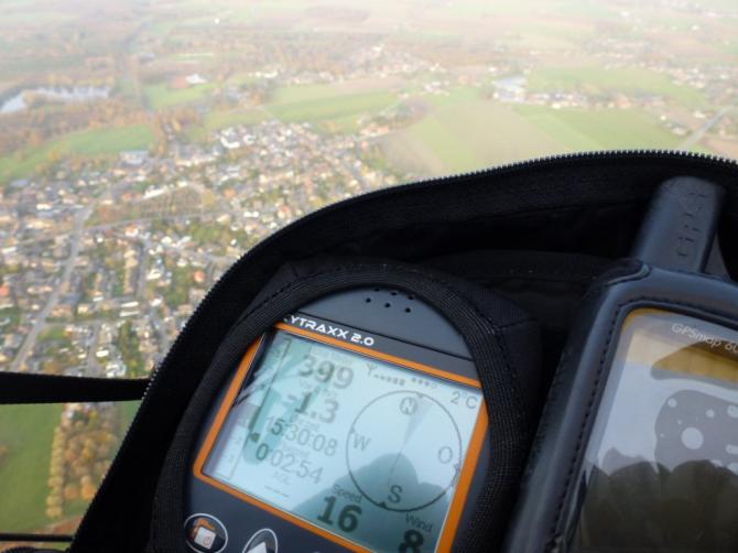 Blick über Sevelen.
Schleppbetrieb 02.12.13
www.freiflieger-niederrhein.de