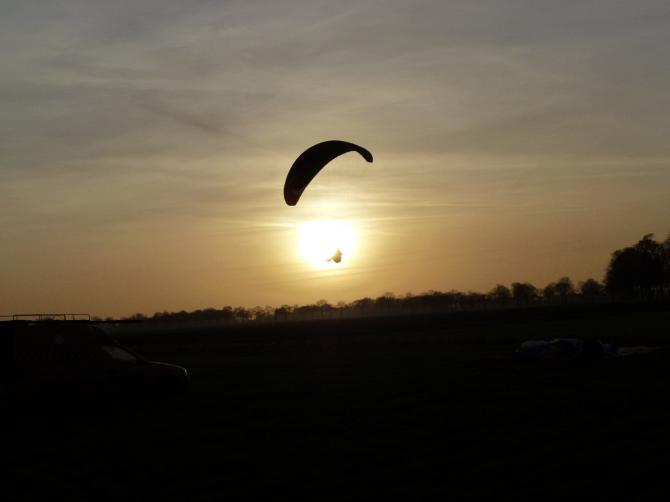 Anflug auf die Landewiese in
Sevelen 02.12.13
www.freiflieger-niederrhein.de