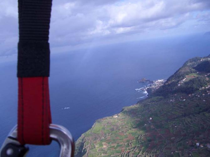 Entlang der Steilküste Richtung Norden kommt man nach Porto Moniz, dem nördlichsten Ort Madeiras