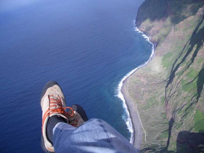 Achadas da Cruz, die entlegendste Landwirtschaft Madeiras, kein Strom, kein Mobiltelefonempfang, aber eine Seilbahn und eine gut 150m lange Landepiste, das wichtigste überhaupt