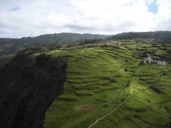 der nächste Traumstartplatz und Toplandeplatz keinen Kilometer vom nächsten entfernt, neben der kleinen Kapelle, sanfter kann man mit einem Gleitschirm kaum umgehen;-)