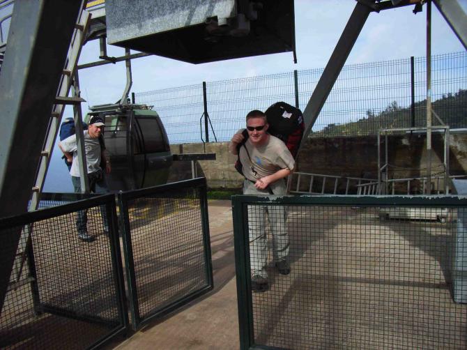 die Seilbahn im Nordwesten von Madeira hat wirklich jeden Tag geöffnet, letzte Auffahrt 10 Minuten vor 18.00 Uhr, wer zu spät kommt muss den Aufstieg per Pedes auf dem alten Fischerweg antreten oder bis zum nächten Tag abwarten ;-)