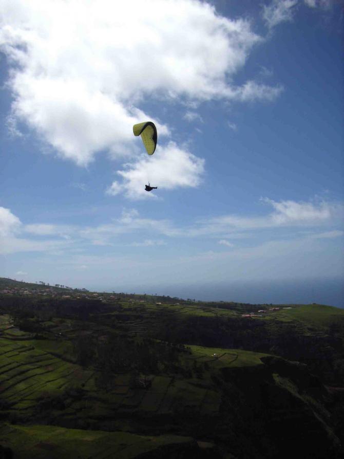 einfacher kann Hochfliegen auf Madeira kaum praktiziert werden, Hände weg von der Bremse und Fotografieren bis der Speicher voll ist oder die Batterien leer;-)