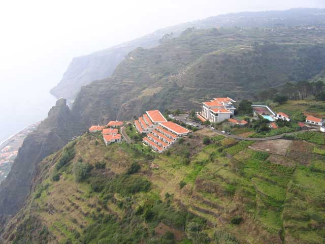 Rund um das Hotel Jardim Atlantico bei Prazeres (West-Madeira) gibt es weitere Grünflächen, alle startbar aber deutlich turbulenter als der Hauptstartplatz, zum toplanden jedenfalls nicht so empfehlenswert