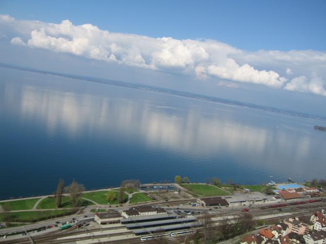 Landeplatz aus der Luft:
Am Bahnhof orientieren, Landung 
parallel zum Ufer
( Wiese zwischen den beiden Segelhäfen !! )