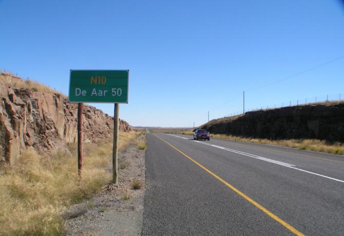 Flieg einfach der Strasse entlang - 50 Km geradeaus