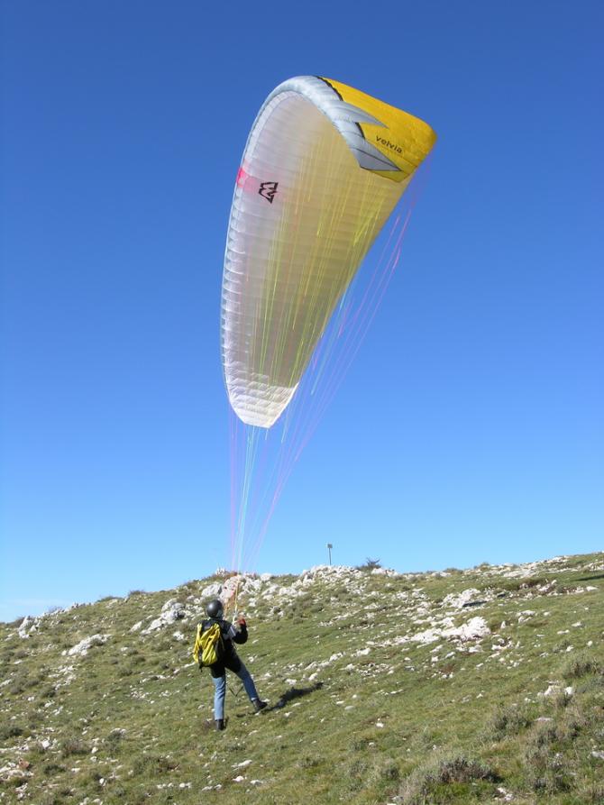 Decollage "700": dieser Pilot ist -im Gegensatz zu mir- zu Fuss von Gréolières aufgestiegen... Chapeau!