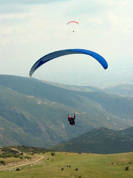 Wenn es nach dem Start nicht gleich rauf geht, über dem in Startrichtung linken Rücken vorfliegen.
Bild: Womble Frühjahr 1997