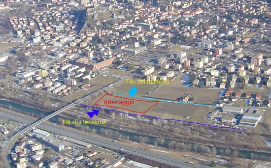 Offizieller Landeplatz, auf grashöhe achten