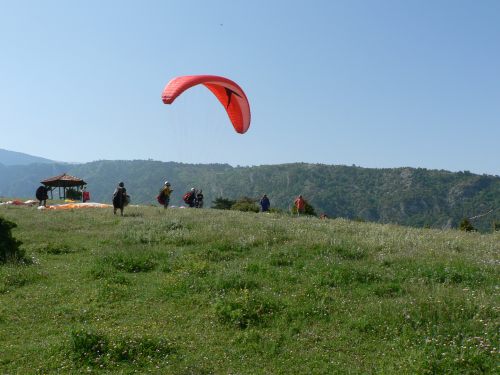 Die ersten Starts nach den Aufräumungarbeiten.
Foto: Maik, Flugschule Rottweil
Mai 2006