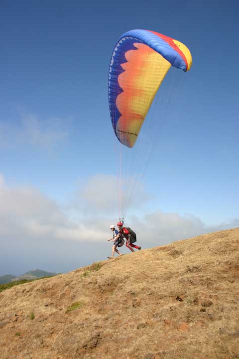 1410 Meter über dem Meer auf der Südseite von Madeira, Canhas ist wie jeder Startplatz Tandemtauglich, überwältigend für den Passagier