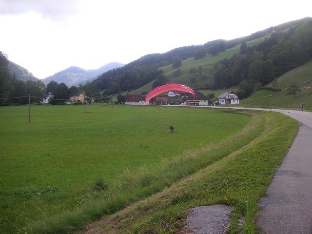 Landeplatz...Achtung auf die Stromleitungen!