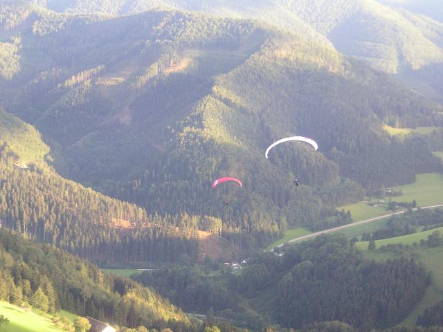 Piloten der Flugschule Steiermark an der Arbeit.
