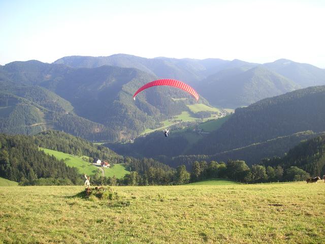 ...schöner sanfter Gleitflug, mit leichten Hebern...was gibt es für den Anfang schöneres. Da merkt man erst was man nach so einer Pause versäumt hat.