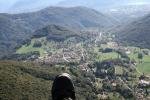 Paragliding Fluggebiet Europa » Schweiz » Tessin,Monte Lema,Landemöglichkeit bei Curio (nur gemähte Wiesen benützen und vorher rekognoszieren). 
Dahinter (südlich) beginnt der CTR. Ein Bus führt zurück nach Miglielia