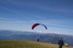Paragliding Fluggebiet Europa » Schweiz » Tessin,Monte Lema,Ideal auch zum Top-Landen. Im Hintergrund der Lago Maggiore und die Walliser Alpen (Monterosa-Massiv)