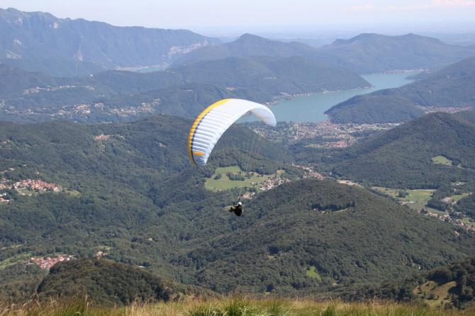 Soaring am Monte Lema im August 2009 mit Bombenthermik und einer tollen Aussicht! © www.schneid-AIR.ch