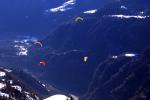 Paragliding Fluggebiet Europa » Schweiz » Tessin,Cari, Punkt Bertolin Du Lèi,Reger Betrieb über Cari, doch meist ist es hier eher still...