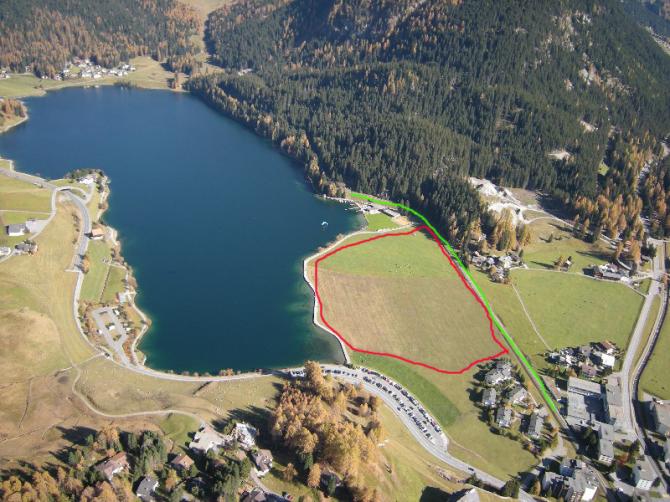>> dieser LP ist leider GESCHLOSSEN!
Der Landeplatz von oben (rot markiert). Achtung auf die Leitungen der Rhb (grün markiert).